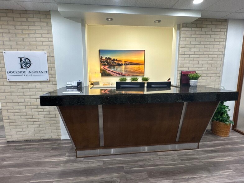 748 Broadway, Dunedin, FL à louer - Photo de l’immeuble – Image 3 sur 24
