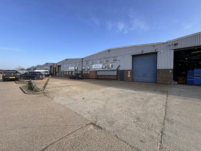 Fishers Way, Belvedere à vendre - Photo de l’immeuble – Image 2 sur 17