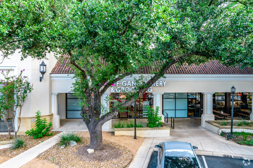 999 E Basse Rd, San Antonio, TX à louer - Photo de l’immeuble – Image 3 sur 42
