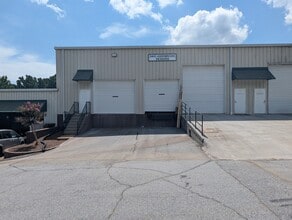 297 Industrial Park Dr, Lawrenceville, GA à louer Photo de l’immeuble– Image 1 sur 1