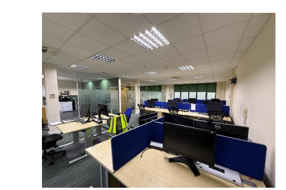 Unit 3 Bell Lane Office Village, Little Chalfont, Amersham, BKM HP6 6FA - Lot 3 - - Photo intérieure - Image 1 of 2