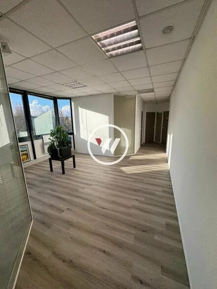 Bureau dans Roissy-en-France à louer - Photo intérieure – Image 3 sur 7