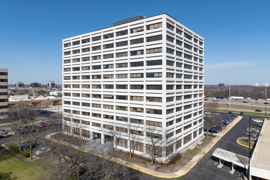 1051 Perimeter Dr, Schaumburg, IL à louer - Photo de l’immeuble – Image 1 sur 13