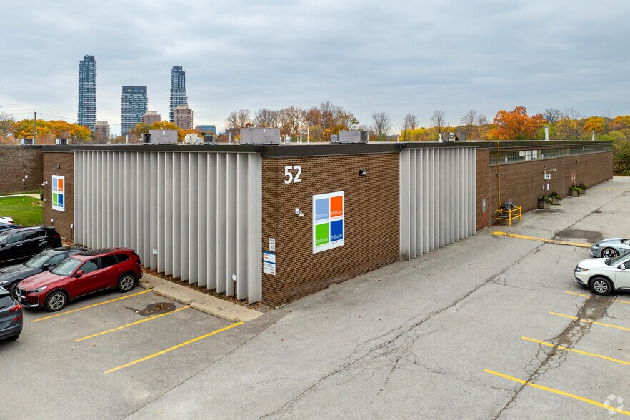 44-52 Prince Andrew Pl, Toronto, ON à louer - Photo principale – Image 2 sur 2