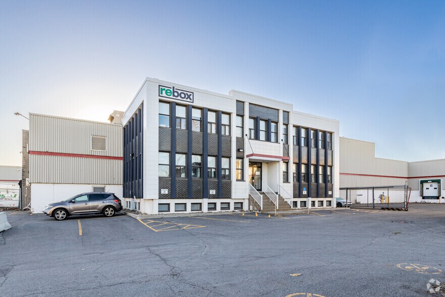 7554-7600 Ch De La Côte-De-Liesse, Montréal, QC à vendre - Photo de l’immeuble – Image 2 sur 19