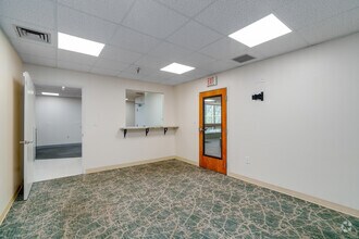 6388 Silver Star Rd, Orlando, FL à louer Photo intérieure– Image 2 sur 6