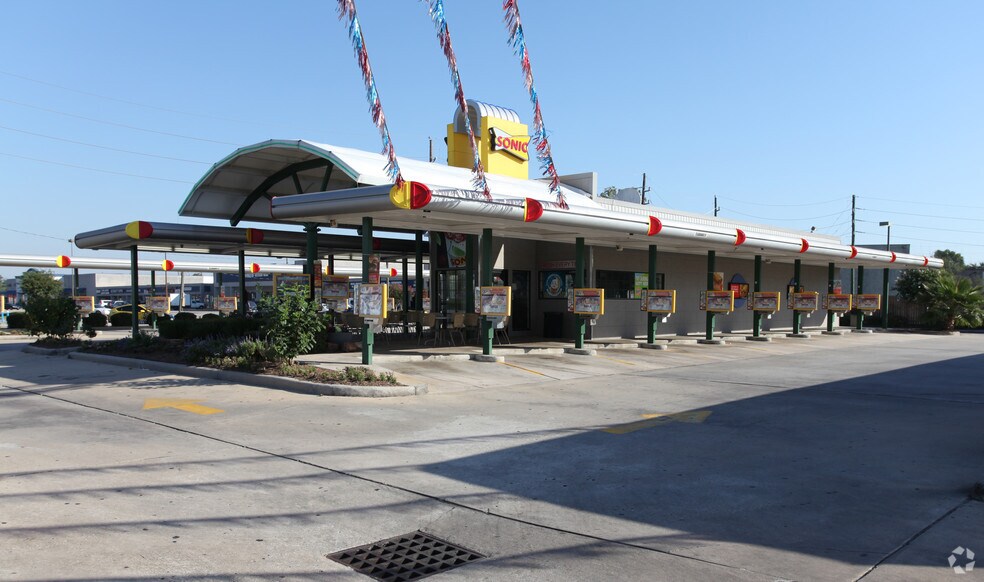 13028 Veterans Memorial Dr, Houston, TX à louer - Photo principale – Image 1 sur 4
