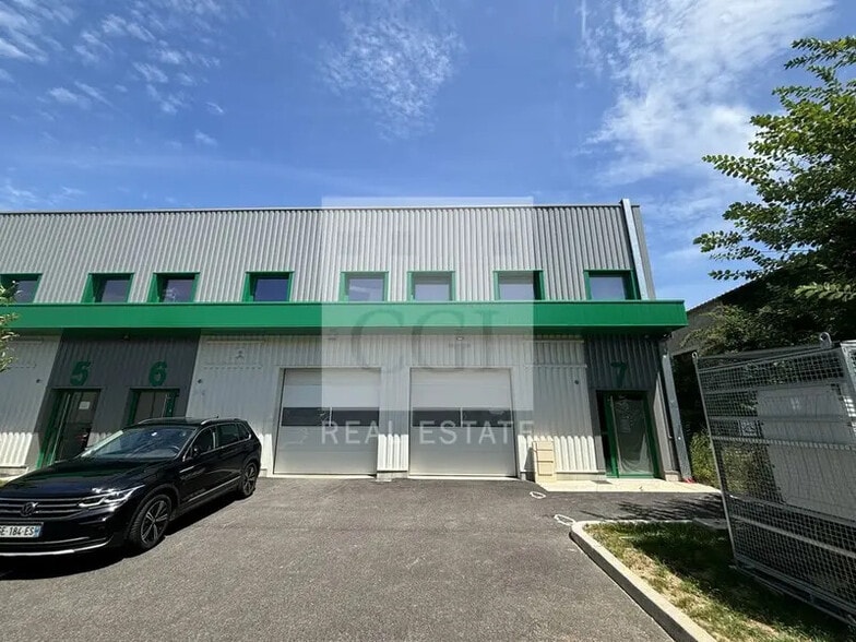 12 Rue Léopha, Mions à louer - Photo de l’immeuble – Image 1 sur 6