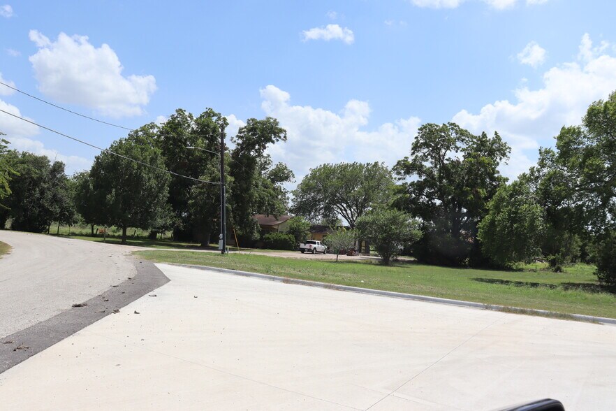 2001 Clearfork St, Lockhart, TX à vendre - Photo de l’immeuble – Image 3 sur 7