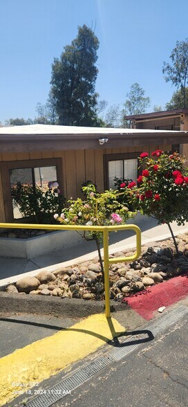 255 Earlham St, Ramona, CA à vendre - Photo de l’immeuble – Image 3 sur 9