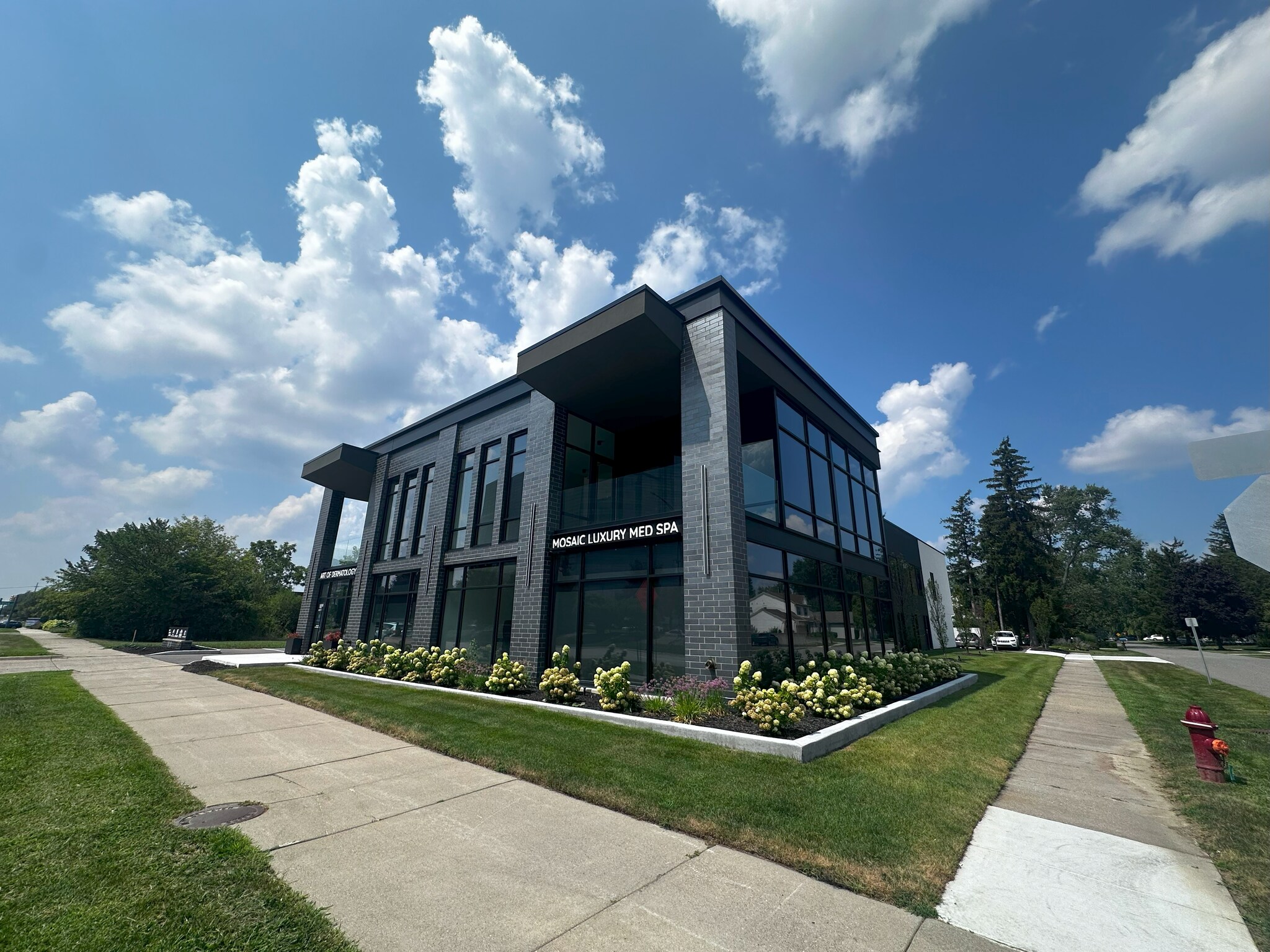 189 E Big Beaver Rd, Troy, MI à louer Photo de l’immeuble– Image 1 sur 13