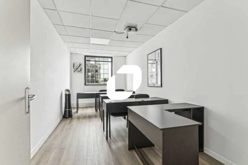 Bureau dans Ivry-sur-Seine à louer - Photo de l’immeuble – Image 2 sur 13