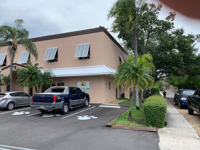 9501-9511 SW 160th St, Miami, FL à louer - Photo de l’immeuble – Image 3 sur 6