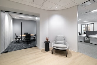 6350 Walker Ln, Alexandria, VA à louer Photo intérieure– Image 2 sur 12