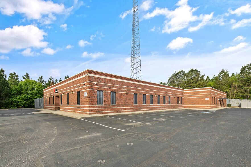 1876 Bureau Dr, Fayetteville, NC à vendre - Photo de l’immeuble – Image 2 sur 19