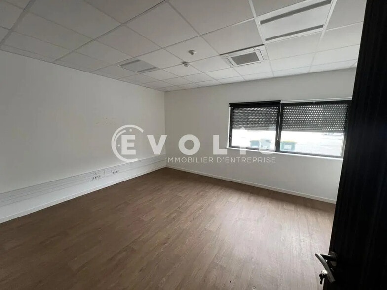 Rue Jacquard, Chassieu à louer - Photo intérieure – Image 2 sur 10