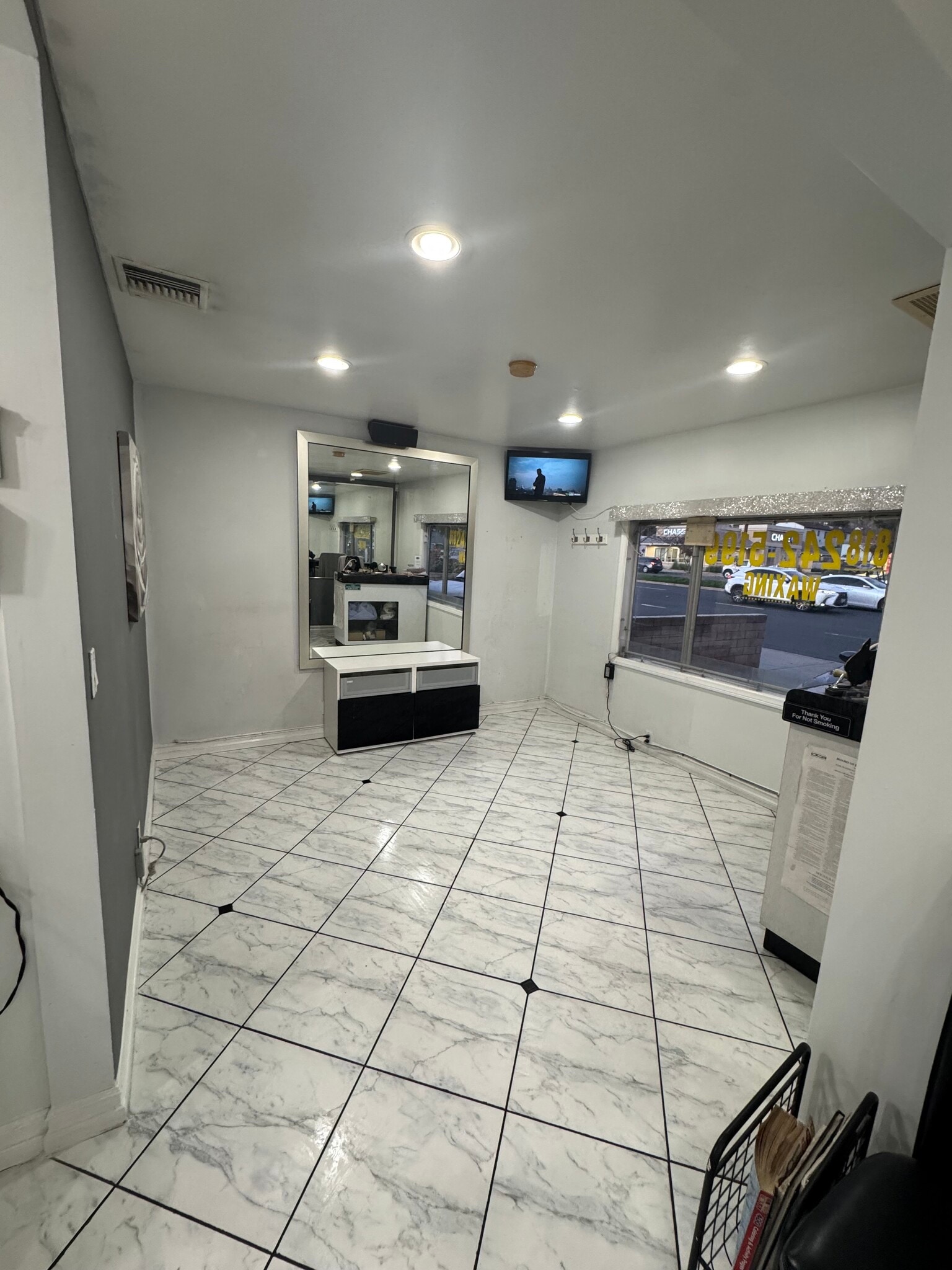 1632 W Glenoaks Blvd, Glendale, CA à louer Photo intérieure– Image 1 sur 20