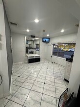 1632 W Glenoaks Blvd, Glendale, CA à louer Photo intérieure– Image 1 sur 20