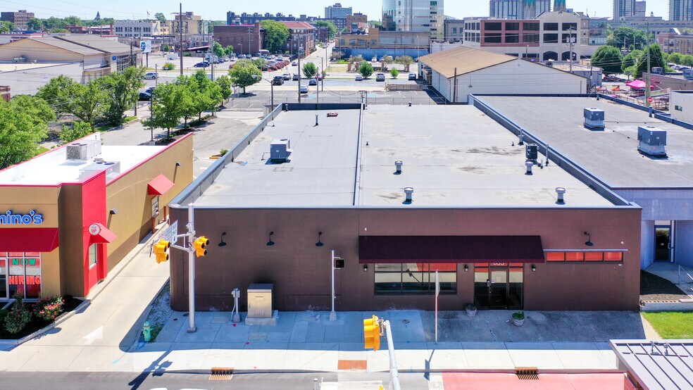 835 N Capitol Ave, Indianapolis, IN à louer - Photo de l’immeuble – Image 3 sur 33