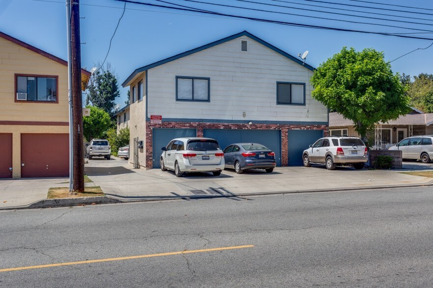 805 N Pasadena Ave, Azusa, CA à vendre - Photo de l’immeuble – Image 2 sur 14