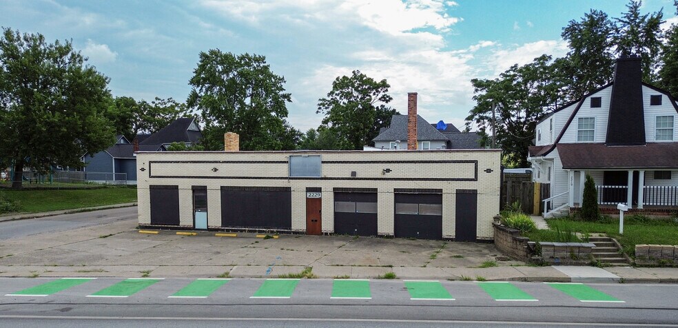 2229 E New York St, Indianapolis, IN à louer - Photo de l’immeuble – Image 1 sur 9