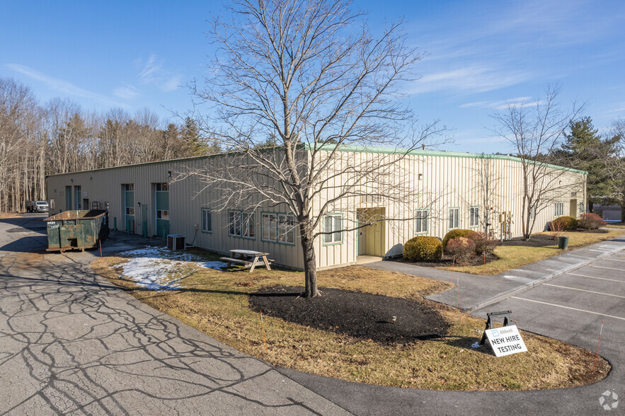 35 Bradley Dr, Westbrook, ME à louer - Photo principale – Image 1 sur 5