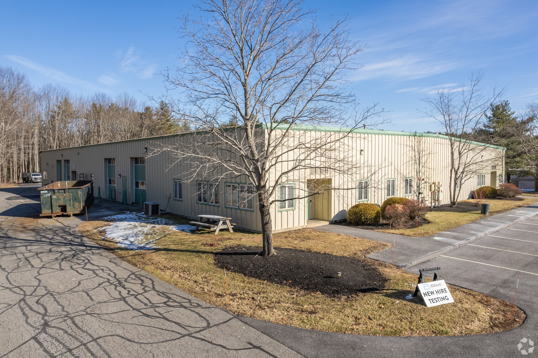 35 Bradley Dr, Westbrook, ME à louer Photo principale– Image 1 sur 6