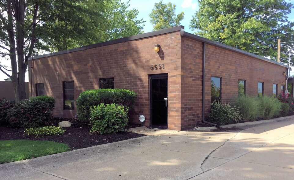 8561 East Ave, Mentor, OH à louer - Photo de l’immeuble – Image 1 sur 9