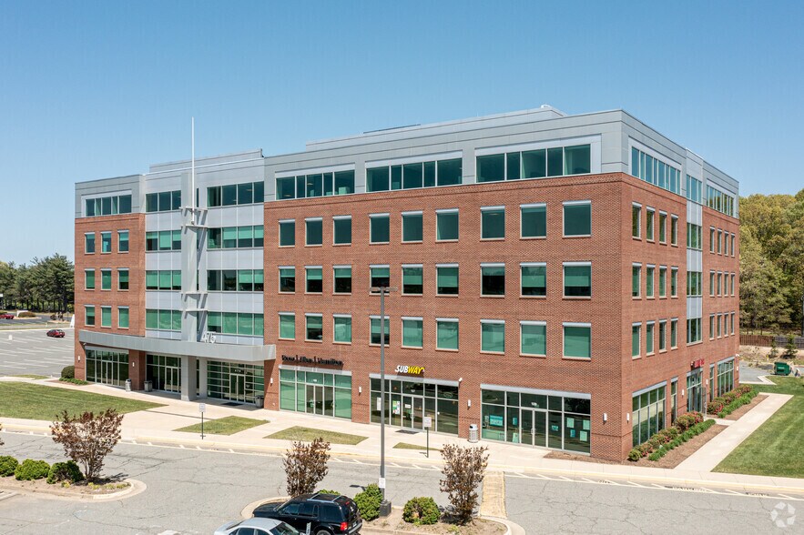 475 Aquia Towne Center Dr, Stafford, VA à louer - Photo de l’immeuble – Image 2 sur 13