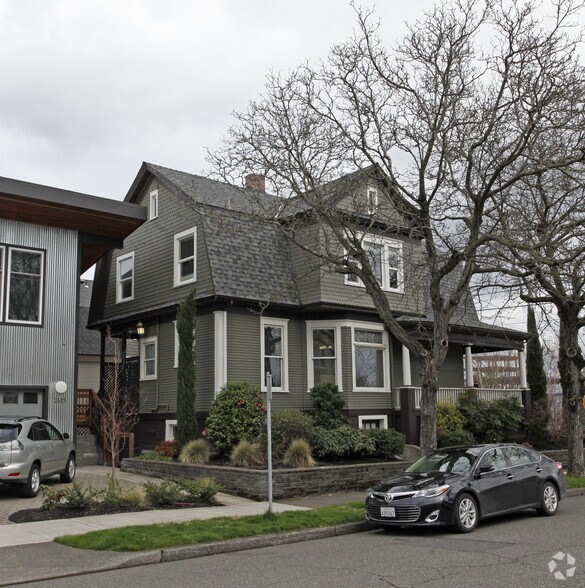 2107 NW 23rd Ave, Portland, OR à vendre - Photo de l’immeuble – Image 2 sur 10