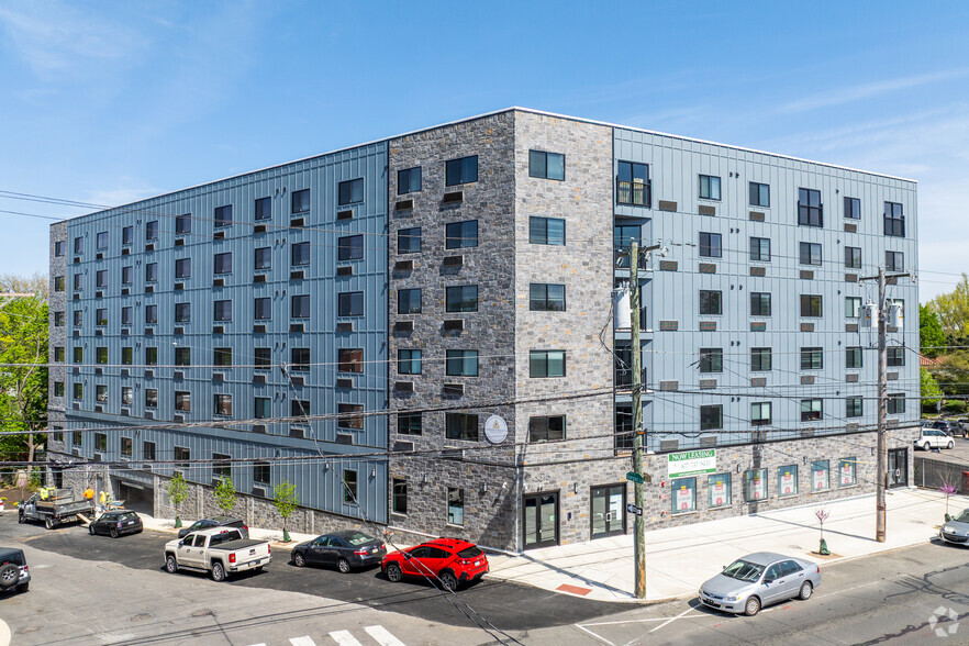 6515 Ridge Ave, Philadelphia, PA à louer - Photo de l’immeuble – Image 1 sur 5