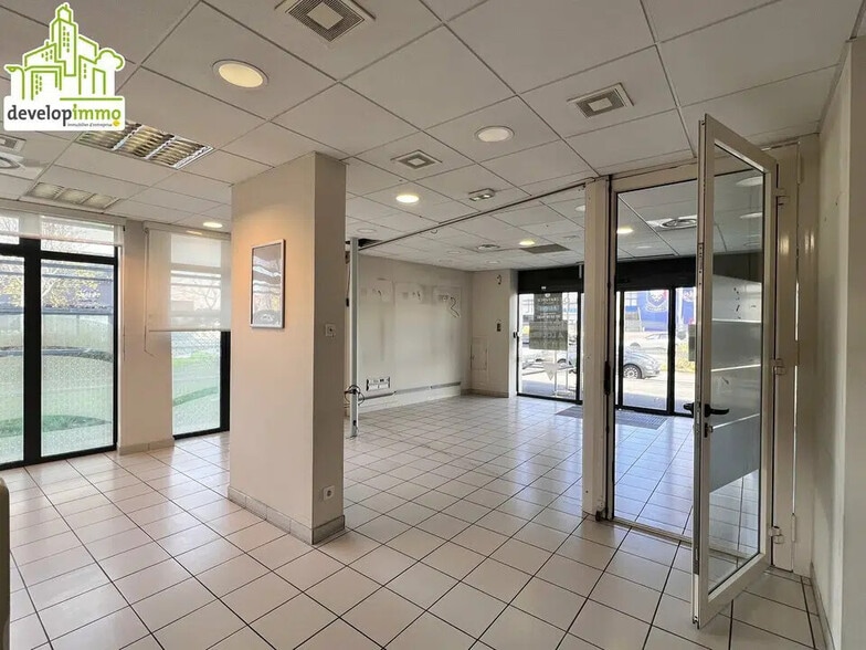 8 Boulevard Georges Pompidou, Caen à louer - Photo de l’immeuble – Image 2 sur 8