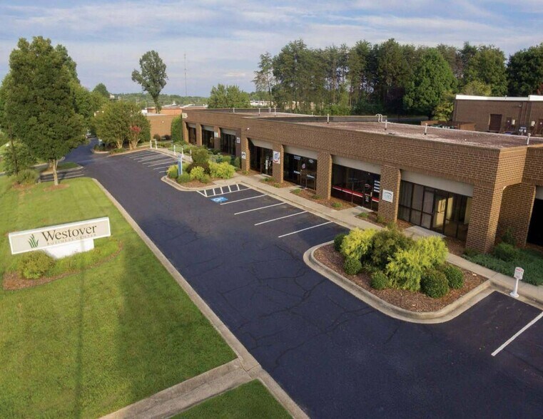 950 Tate Blvd, Hickory, NC à louer - Photo principale – Image 1 sur 4