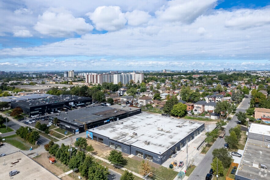 126 Tycos Dr, Toronto, ON à louer - Aérien – Image 3 sur 3