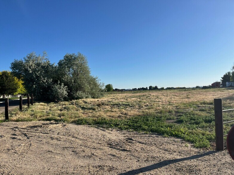 12464 Karcher Rd, Nampa, ID à vendre - Photo de l’immeuble – Image 3 sur 11