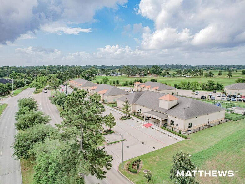 19559 Champion Forest Dr, Spring, TX à vendre - Photo de l’immeuble – Image 1 sur 4