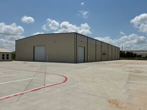 34277 Sunset Ln, Brookshire, TX à louer Photo de l’immeuble– Image 1 sur 4