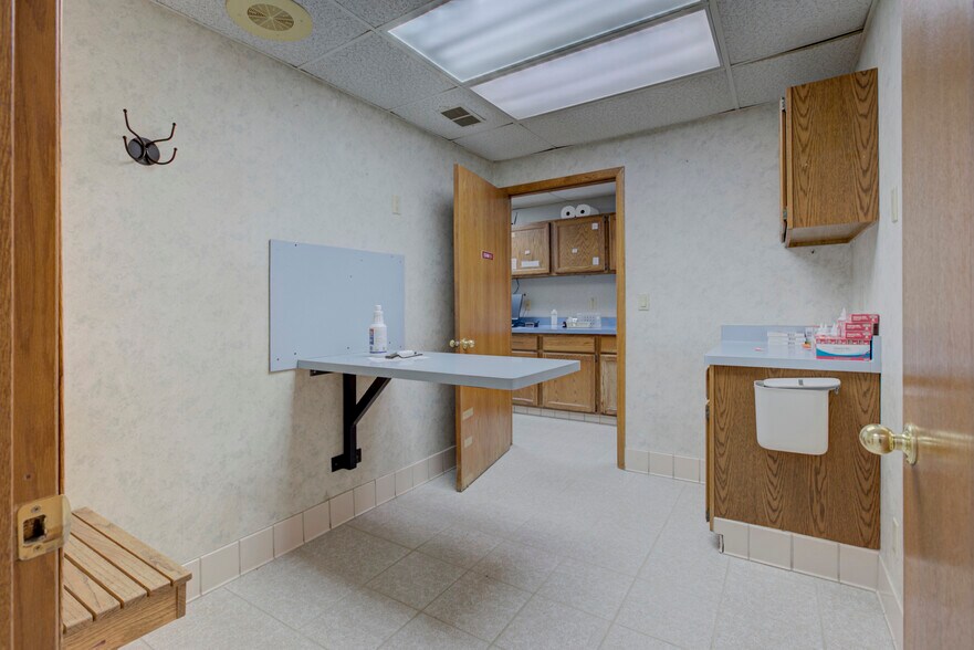 2321 W Wisconsin Ave, Appleton, WI à vendre - Photo intérieure – Image 3 sur 14