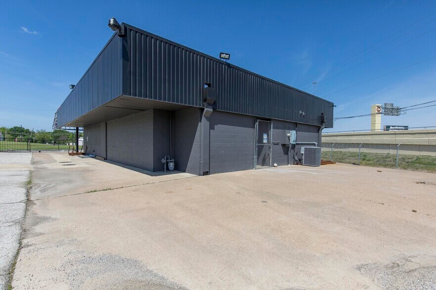 636 W Tarrant Rd, Grand Prairie, TX à louer - Photo principale – Image 1 sur 34