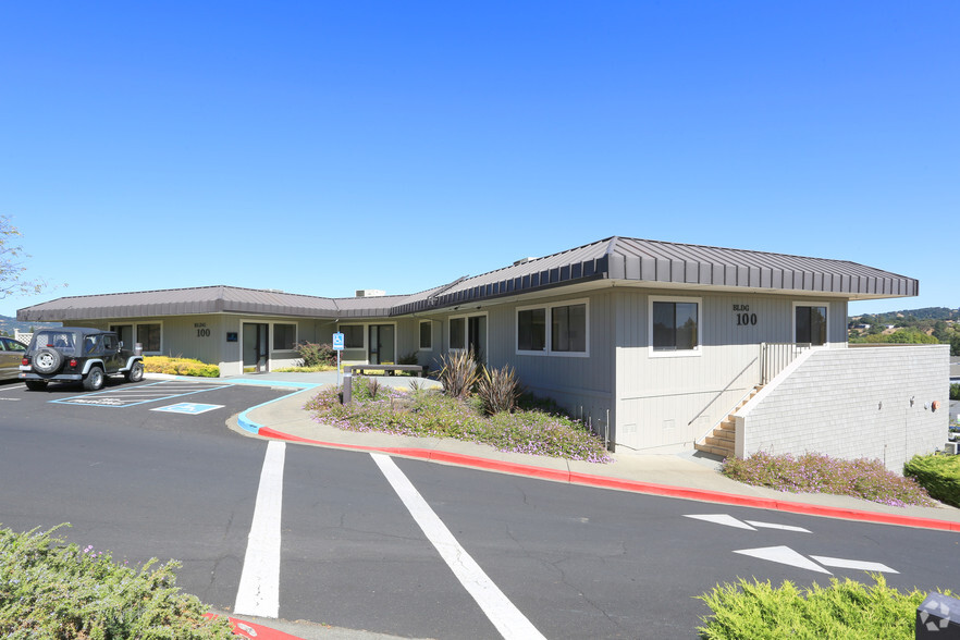 100 Professional Center Dr, Novato, CA à louer - Photo de l’immeuble – Image 2 sur 15