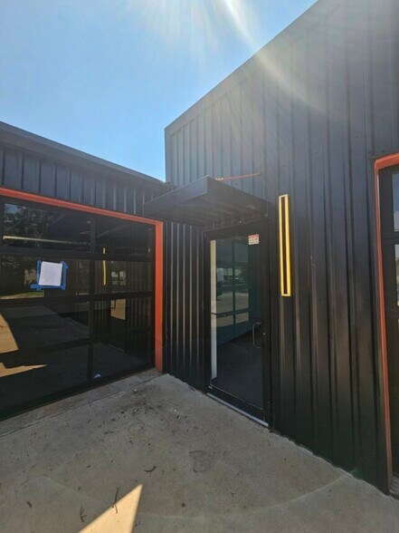 8709 N Western Ave, Oklahoma City, OK à vendre - Photo de l’immeuble – Image 3 sur 9