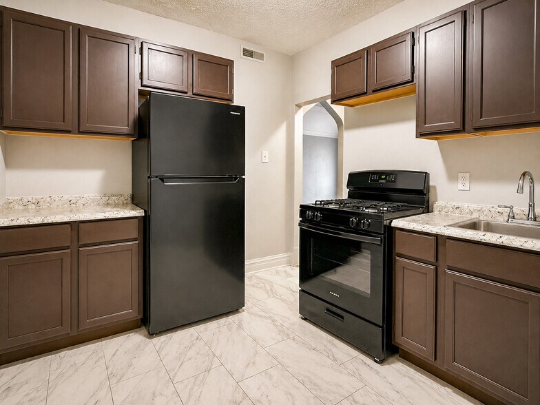 7749 S Yates, Chicago, IL à vendre - Photo de l’immeuble – Image 3 sur 5