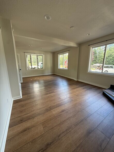 28205 Hwy 3 NE, Poulsbo, WA à louer - Photo de l’immeuble – Image 3 sur 14