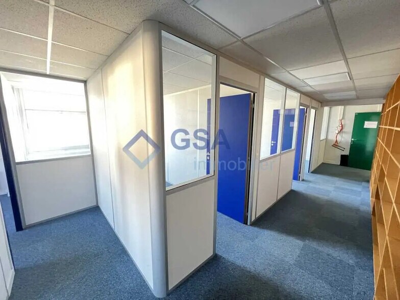 Bureau dans Corbeil-Essonnes à louer - Photo de l’immeuble – Image 2 sur 8