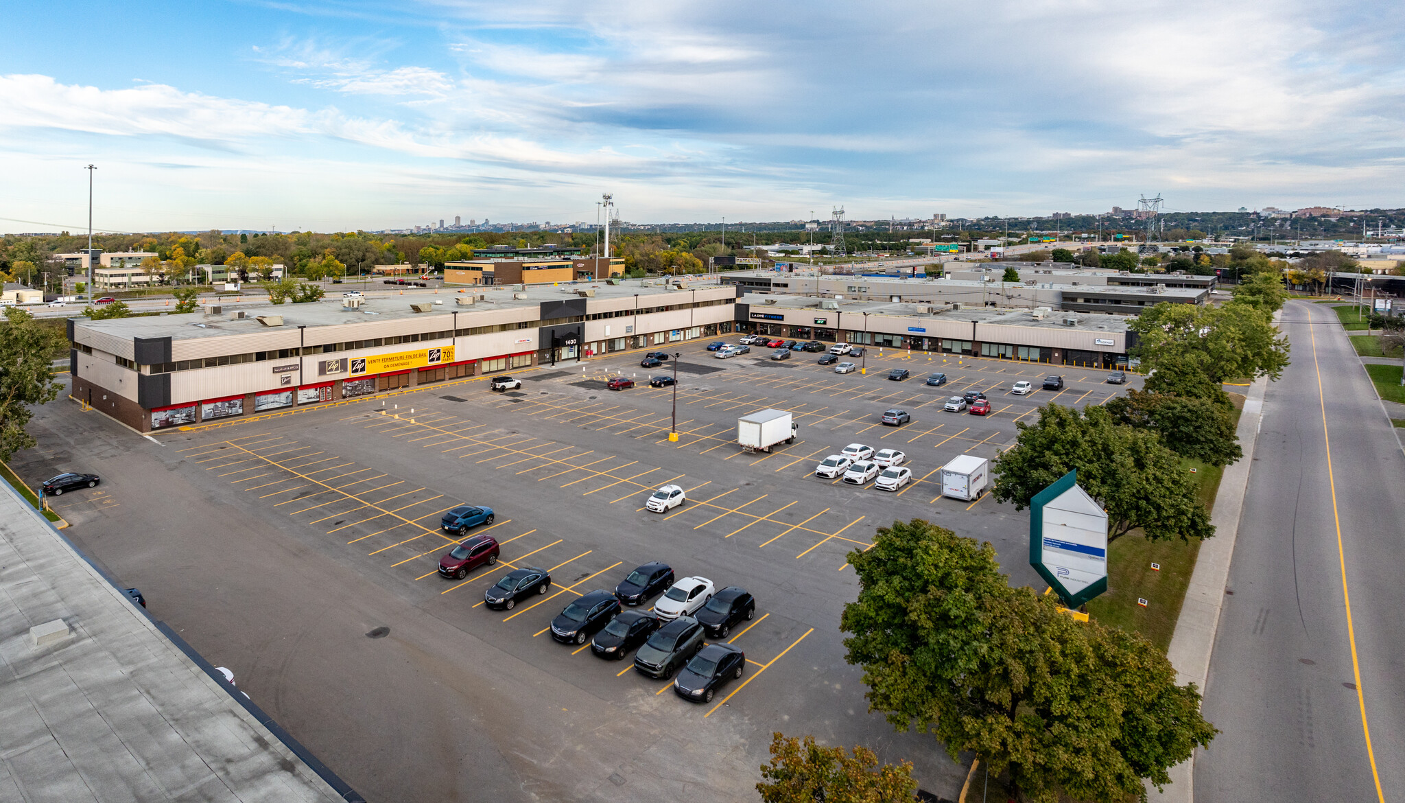 1400 Av St-Jean-Baptiste, Québec, QC à louer Photo de l’immeuble– Image 1 sur 6