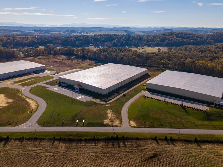 2677 Huntington Park Dr, Loudon, TN à louer - Photo de l’immeuble – Image 3 sur 31