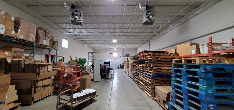 8035 Austin Ave, Morton Grove, IL à louer - Photo de l’immeuble – Image 2 sur 16