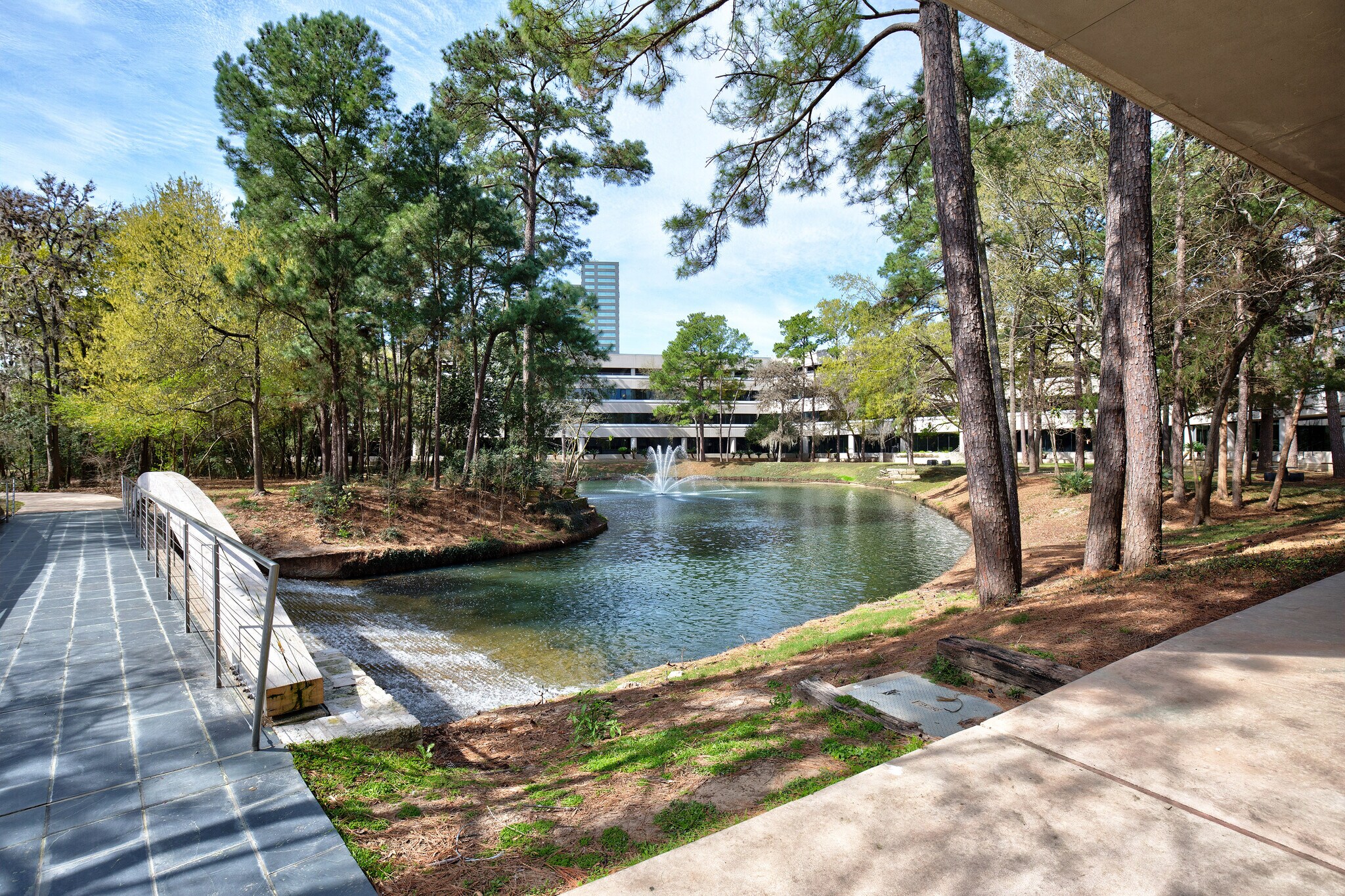 13501 Katy Fwy, Houston, TX à louer Photo principale– Image 1 sur 21