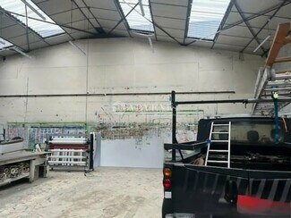 Plus de détails pour Local d'activités à louer