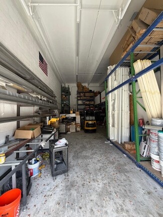 Plus de détails pour 4640 NW 133rd St, Opa Locka, FL - Industriel/Logistique à vendre